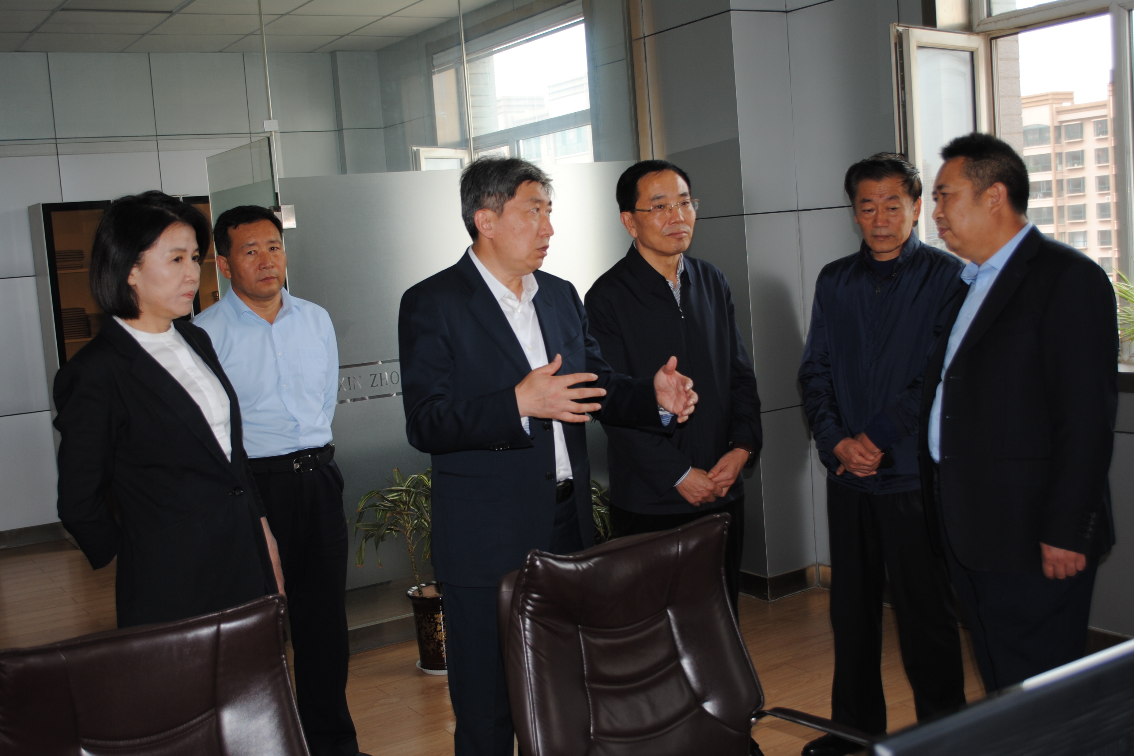 忻州市委副書記、市長朱曉東檢查國慶、中秋長假供水安全生產(chǎn)工作.jpg